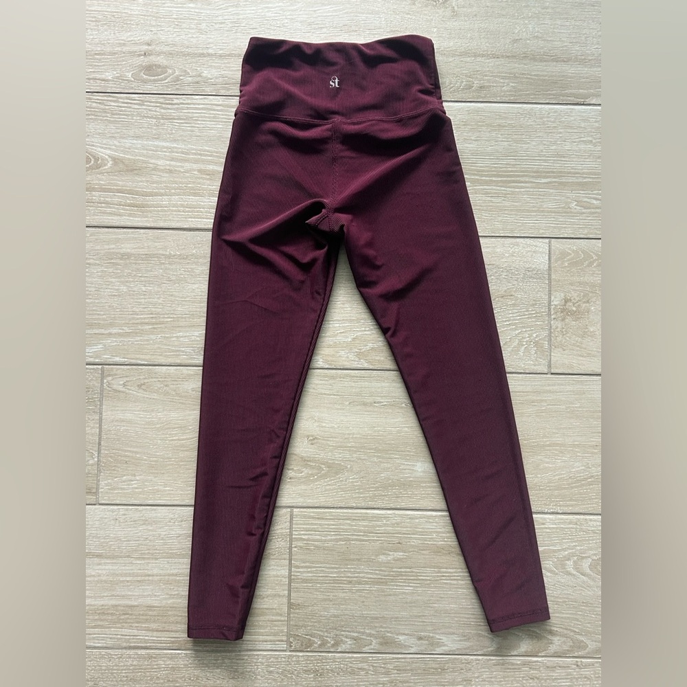 Women's Ribbed Burgundy Leggings - Strut-This